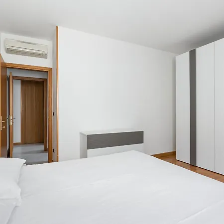 Modern By Wonderful Italy Boloňa